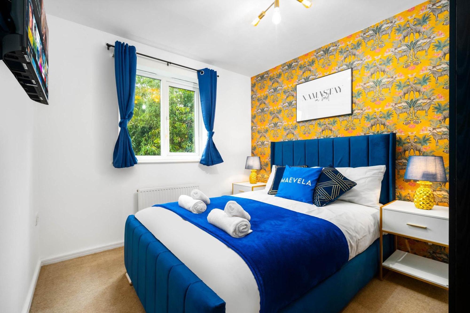 Stylish Manchester 4 Bed House W/Garden ✘ Sleeps 9 - Salford ☆ Free Parking → Smart Tvs In Every Bedroom ☆ Free Netflix & Ultra Fast Wifi ✪ 6 Min To City Centre, Close To Trafford Centre, Etihad Stadium, Manchester Arena, Clubs & More! المظهر الخارجي الصورة