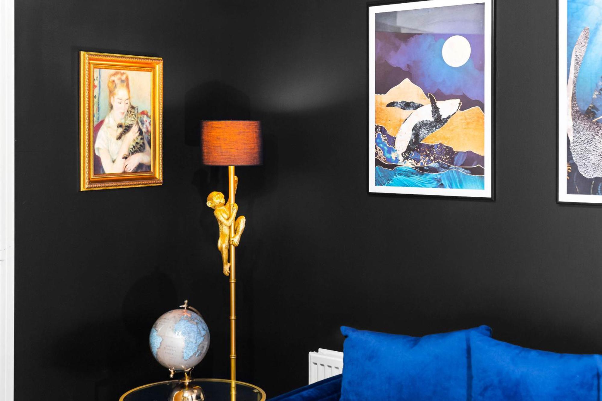 Stylish Manchester 4 Bed House W/Garden ✘ Sleeps 9 - Salford ☆ Free Parking → Smart Tvs In Every Bedroom ☆ Free Netflix & Ultra Fast Wifi ✪ 6 Min To City Centre, Close To Trafford Centre, Etihad Stadium, Manchester Arena, Clubs & More! المظهر الخارجي الصورة